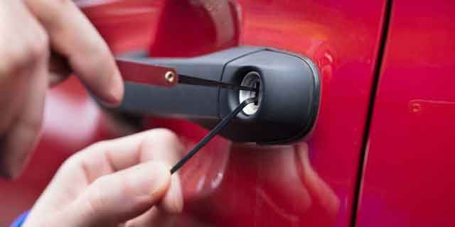 How Does a Locksmith Pick Car Locks?